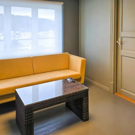 4 Bedroom Gorgeous In Sandefjord Vakantiehuis *